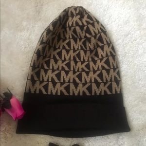 Michael Kors hat&gloves set
